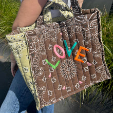 Load image into Gallery viewer, Moyen Cabas Matelasse Love