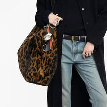 Load image into Gallery viewer, Jane Hobo XL Leo Faux Fur
