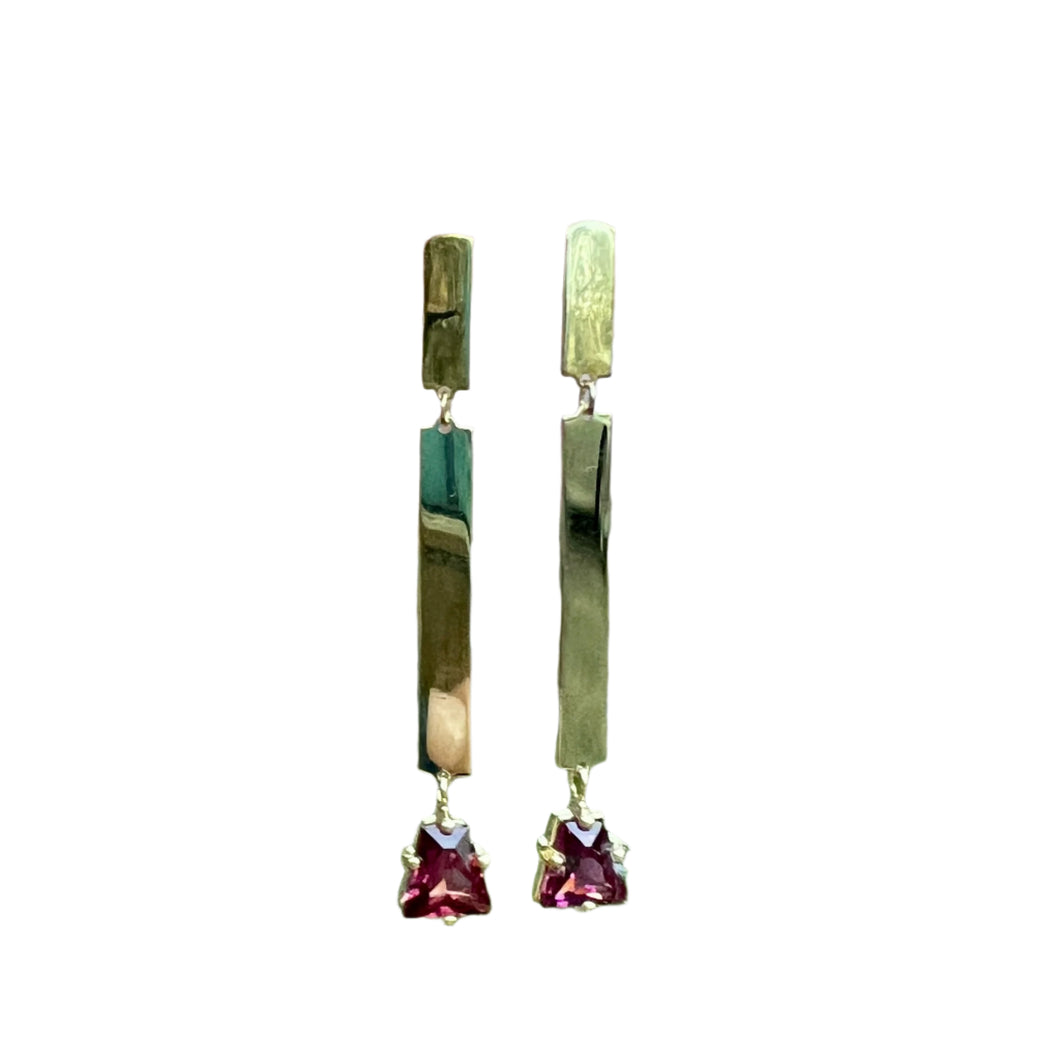 18K Yellow Gold Trapezoid Shaped Garnet Earring
