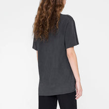 Load image into Gallery viewer, Lili Tee Horse
