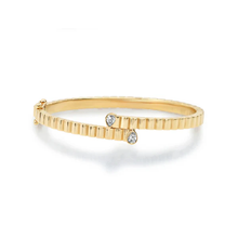 Load image into Gallery viewer, Reeded Gold &amp; Pear Shaped Diamond Bangle
