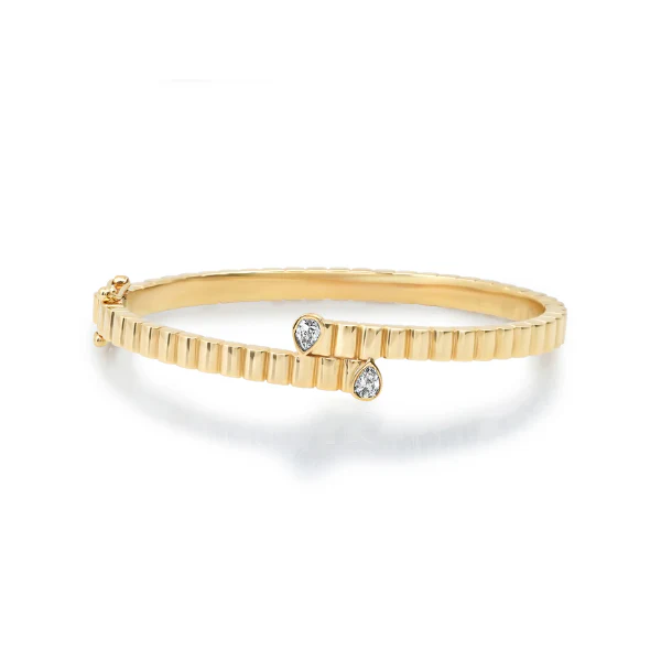 Reeded Gold & Pear Shaped Diamond Bangle